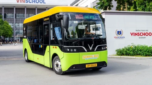 Vingroup lần đầu triển khai dịch vụ xe buýt điện đưa đón học sinh